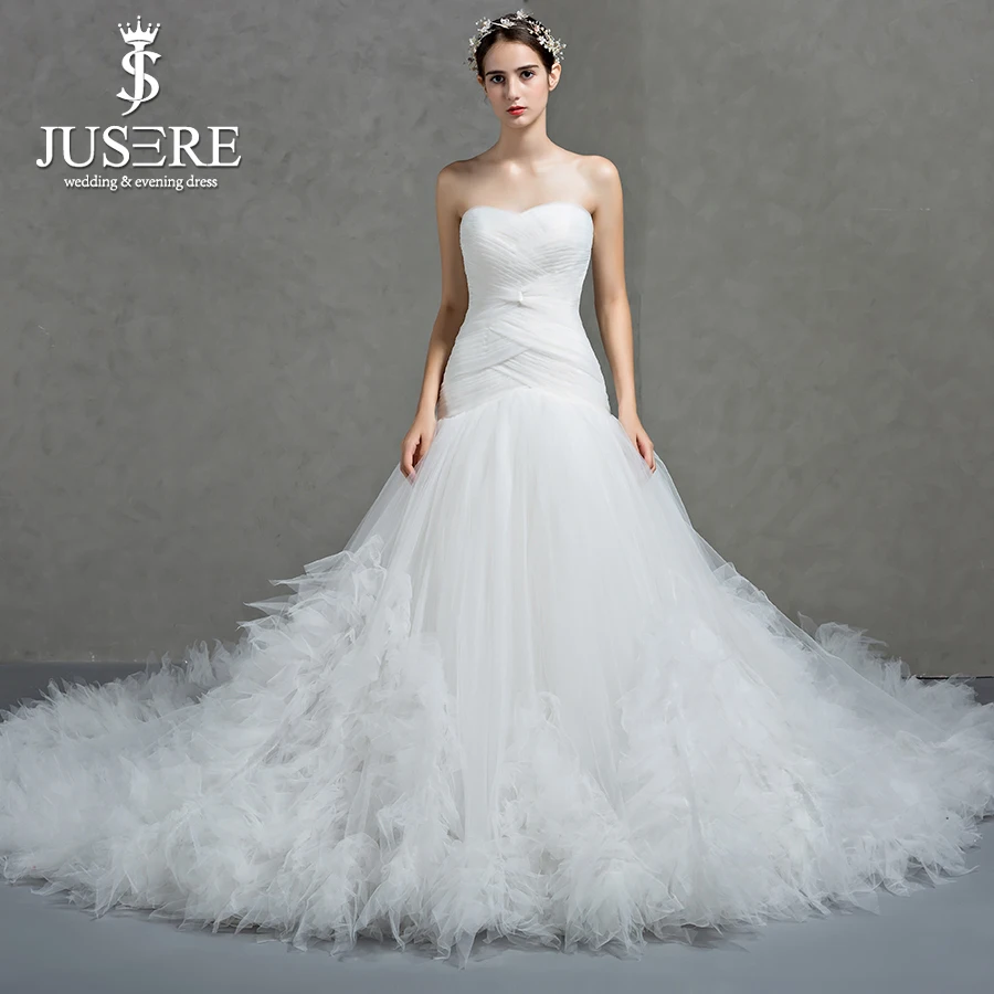 

Crisscross Pleat Strapless Neckline Lace up Back Elegant Bridal Gown Big Feather Ruffles Tail Indulgent Train Wedding Dress