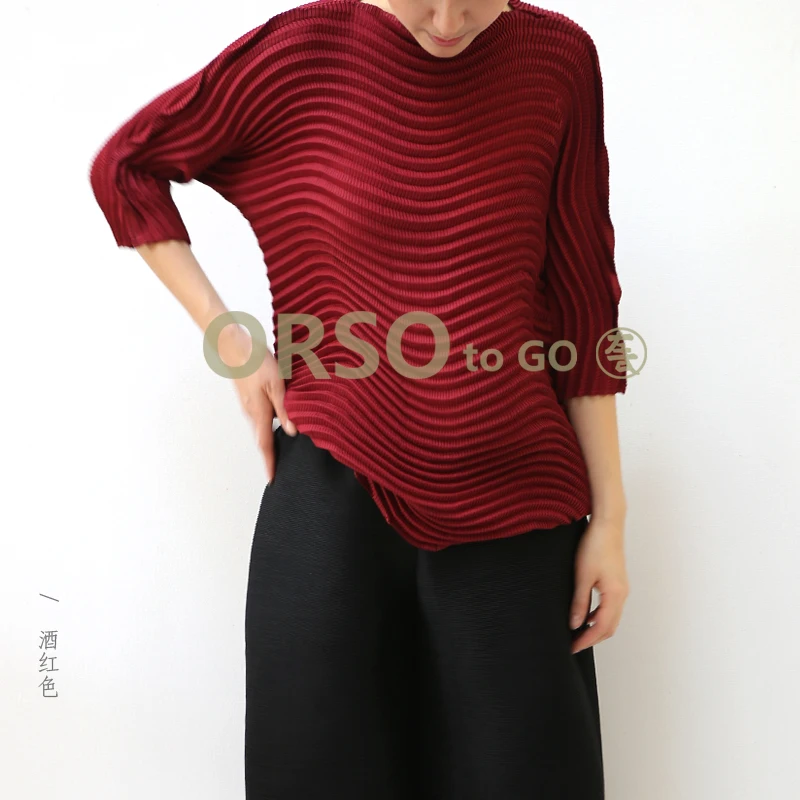 Женская футболка Changpleat черная свободная большого размера с плиссированной