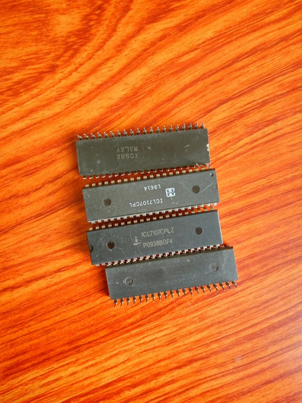 

ICL7107CPLZ DIP-40 ICL7107CPL ICL7107 AliExpress Стандартная доставка