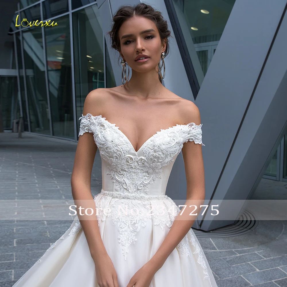 

Loverxu Sexy Boat Neck Backless Princess Wedding Dresses 2019 Luxury Appliques Beaded Chapel Train Vintage A Line Bridal Gowns