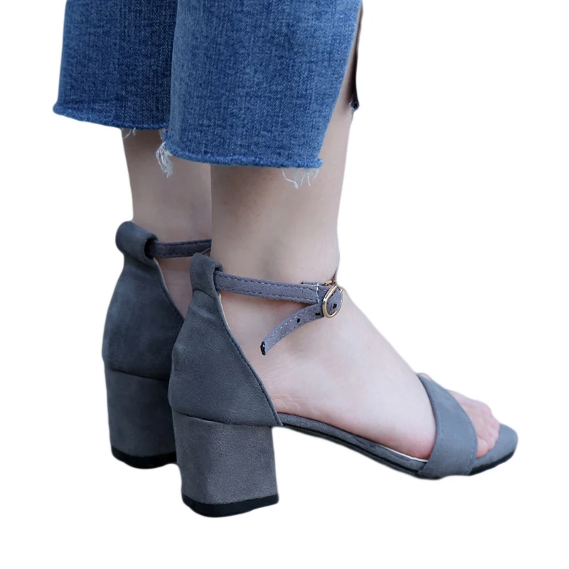 Летние женские босоножки 2018 сандалии с ремешком на щиколотке пляжная обувь