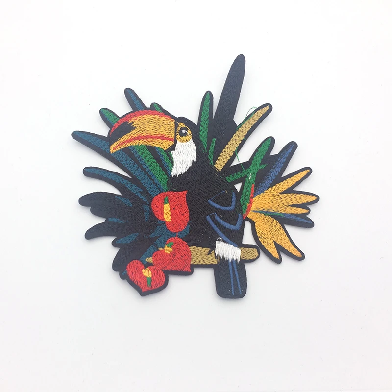 100 шт/партия Toucan Птица вышивка железа на патч для одежды самодельные цветы пришить на большой аппликацией тканевые нашивки аксессуары SC3447