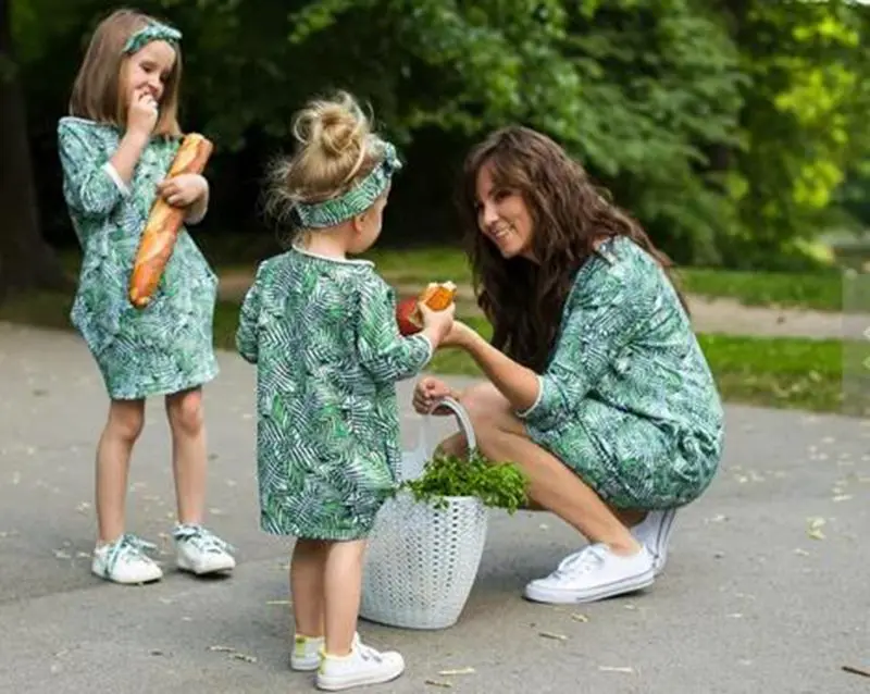 Новые зеленые платья для мамы и дочки Одинаковая одежда семьи 2018 с цветочным