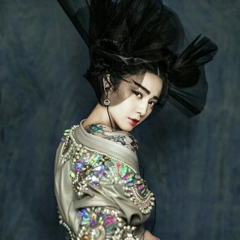 Стеклянный камень всех форм фиолетового цвета с D-образной металлической оправой