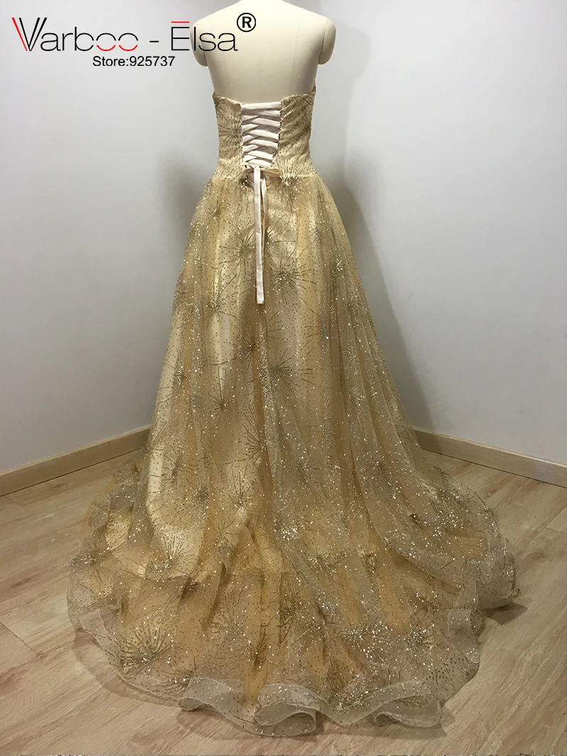 Женское вечернее платье VARBOO_ELSA длинное золотистое блестящее без бретелек на