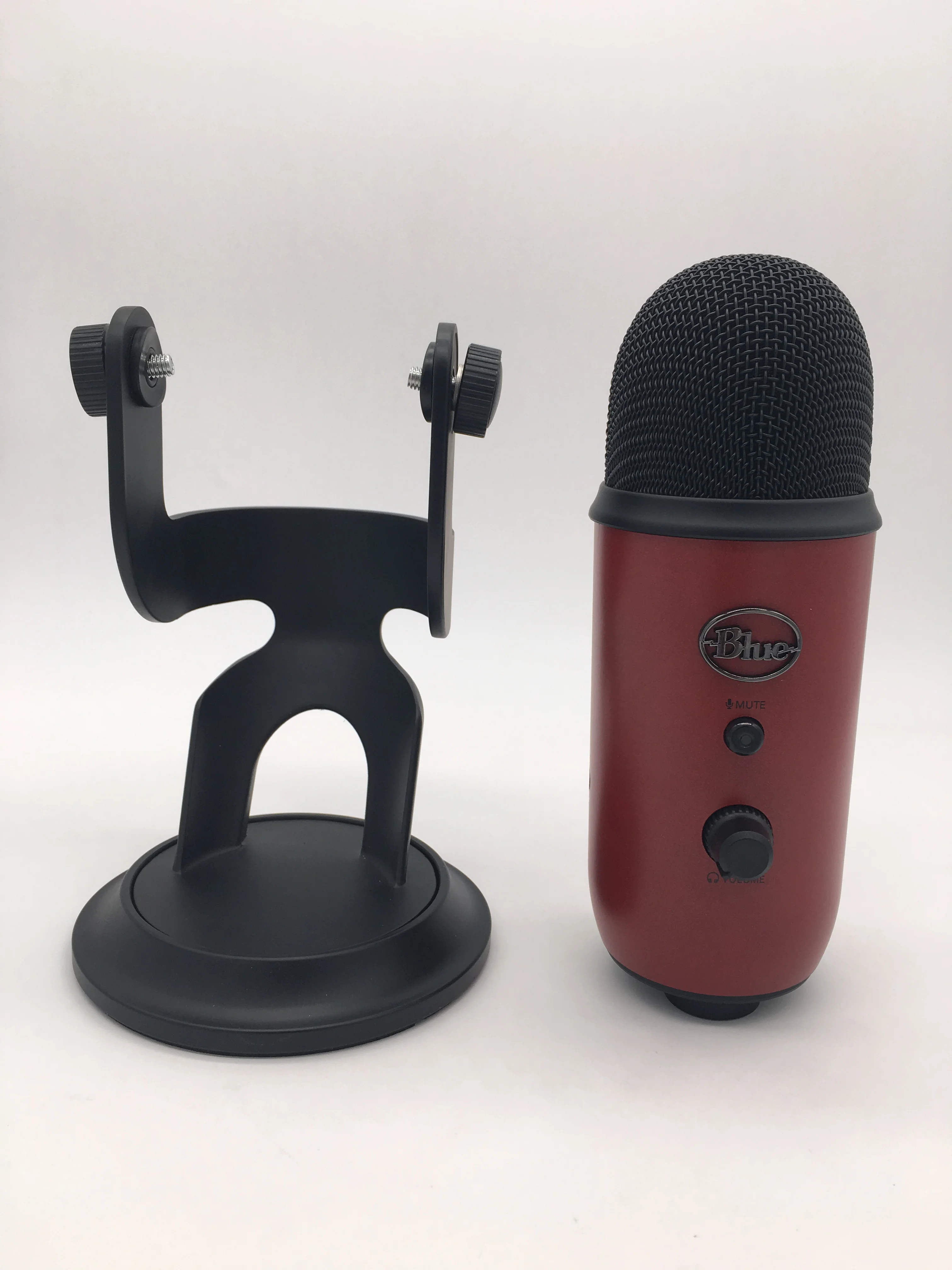 Студийный USB конденсаторный микрофон Blue Yeti для прямой трансляции и записи с