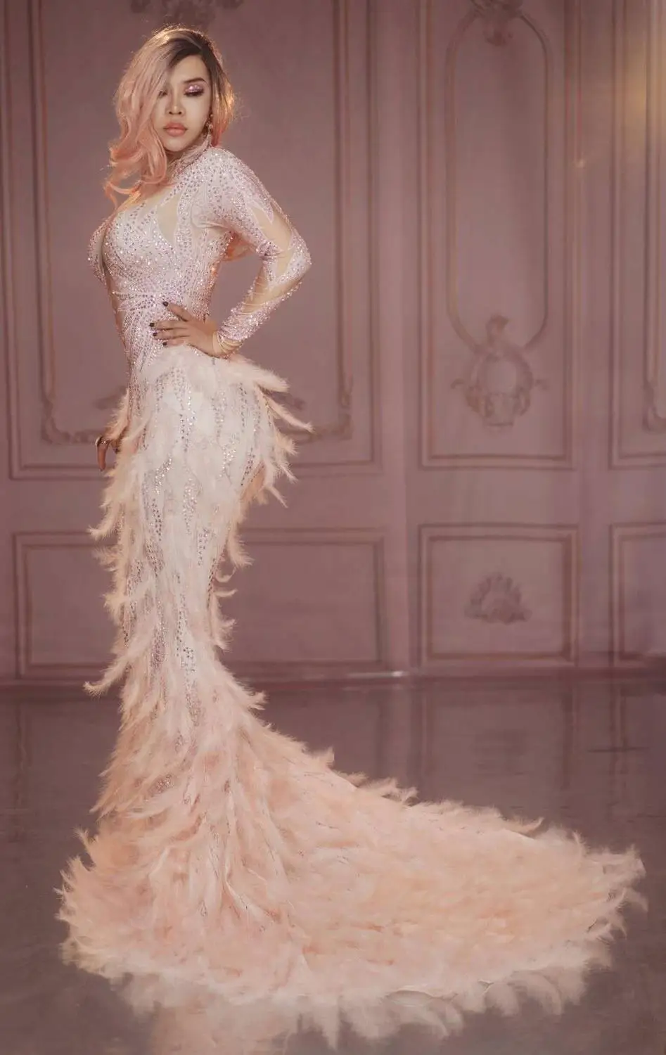 Роскошное длинное платье русалки с розовыми перьями женское для вечеринки