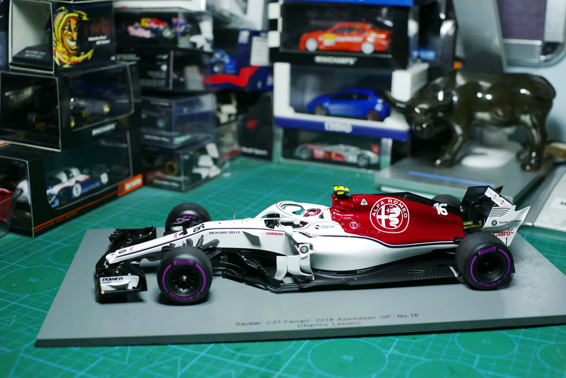 SPARK металлический Феррари F1 модель 1/18 2018 Азербайджан станция GP Charles Leclerc Alfa Romeo Sauber