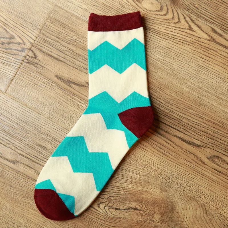 

EUR39-44 fashion 5colors colorful wave long cotton socks male autumn winter patterns socks 5pairs/lot