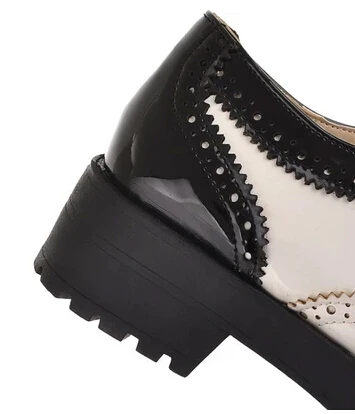 Милые новые модные туфли из лакированной кожи черные белые цвета кружевные
