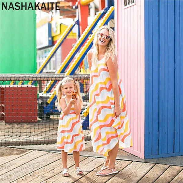 Multi-color NASHAKAITE/семейный образ; платье для мамы и дочки; одинаковые платья в радужную полоску; Новинка года; летние платья для мамы и дочки - Цвет: Multi-color