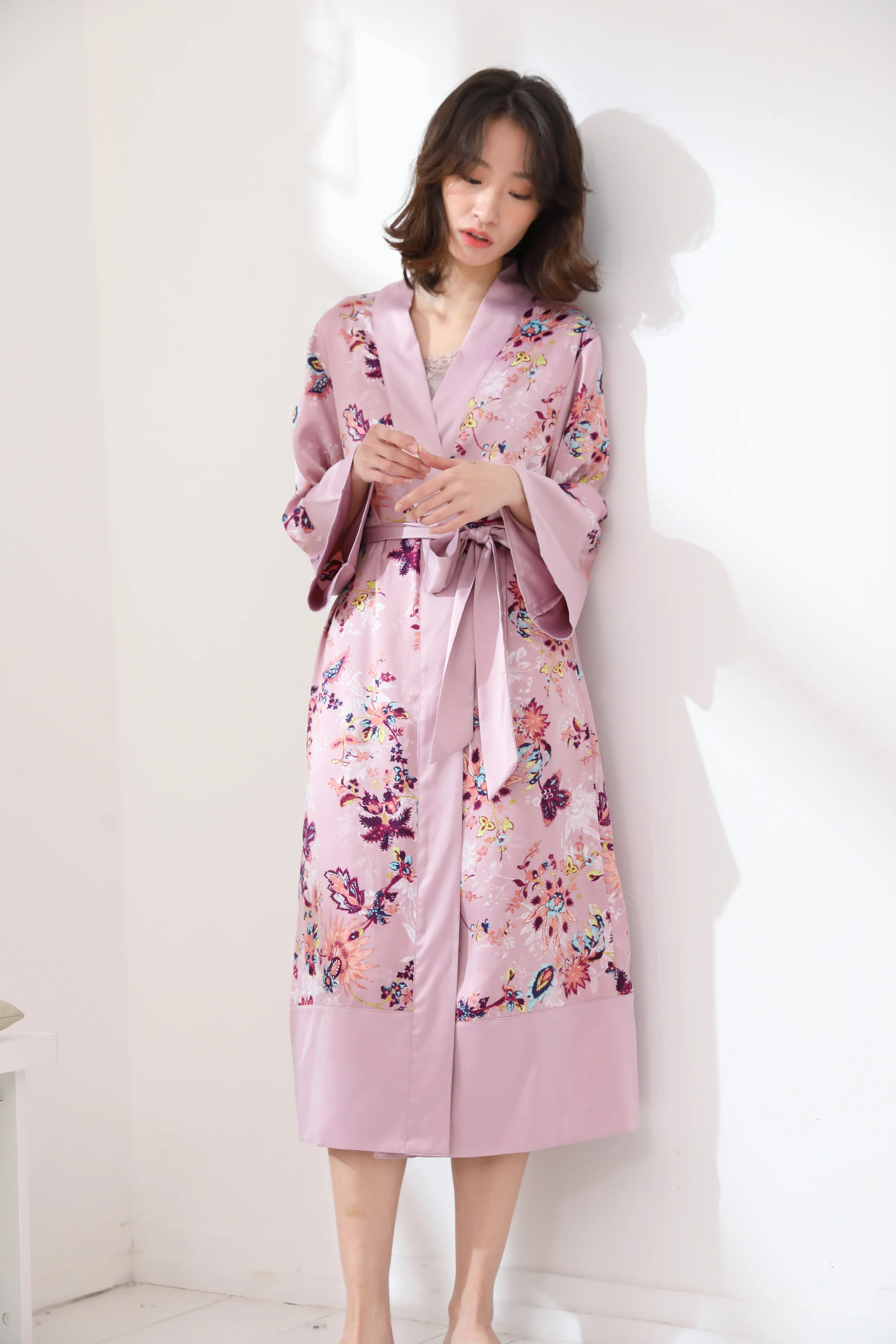 Для женщин атласные шелковые пижамы халат розовый шелк 100% Sexy v-образным вырезом