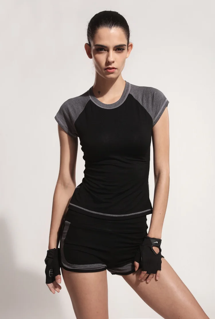 Новое прибытие женщины спорт двух частей набор упругой лоскутное т рубашка и