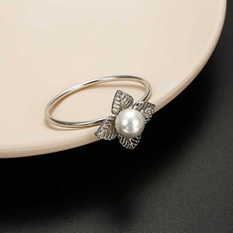 4/PCS European Openwork Petal Napkin Circle Wedding Hotel Pearl Ring Table Decoration | Дом и сад