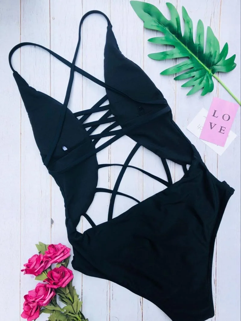 Для женщин купальники для малышек Новинка 2018 года Черный Холтер Cut Out бинты Trikini