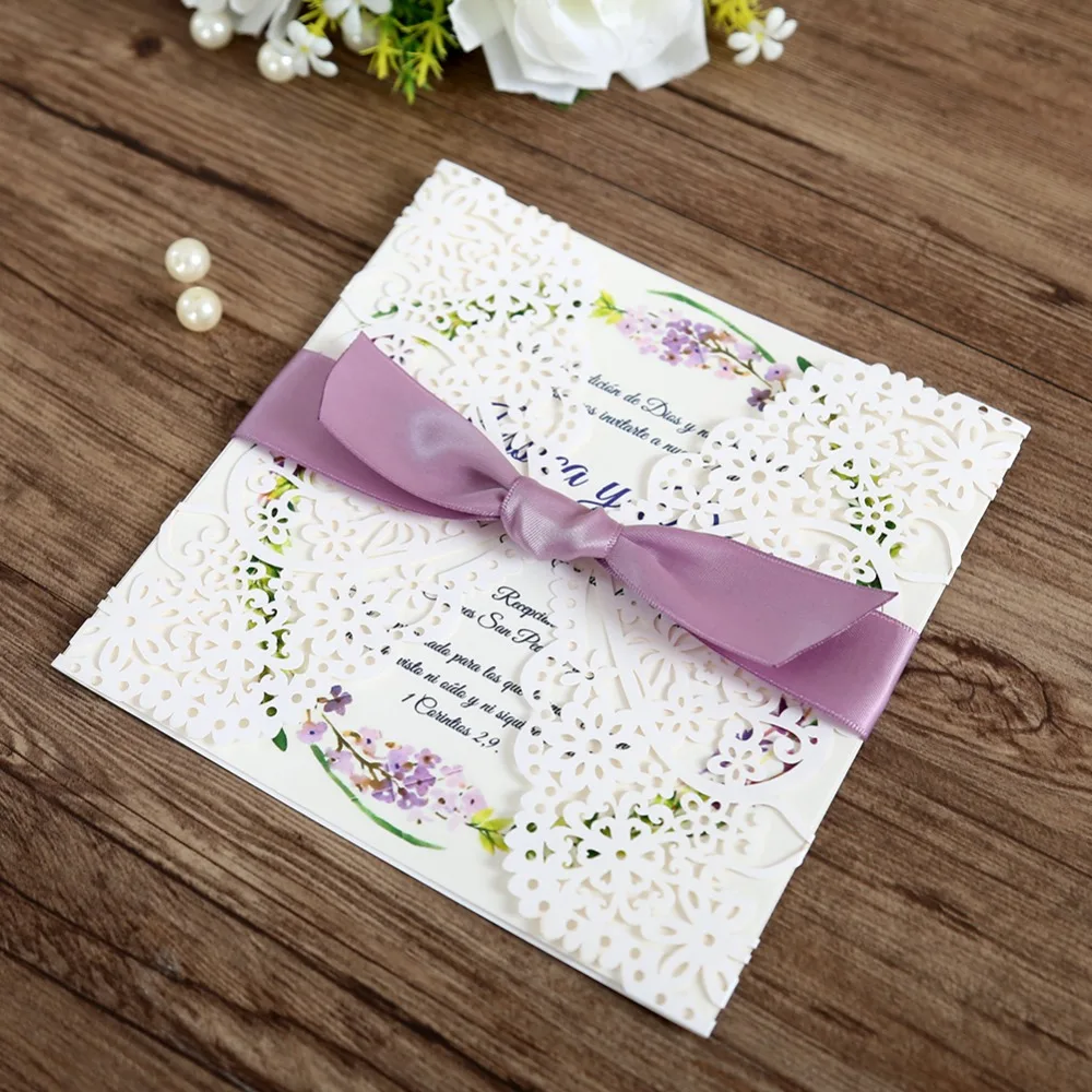 100 шт Площадь Приглашения карты свадебные, Baby Shower Invite, день рождения, ужин, приглашает, с фиолетовым бантом полые W0003