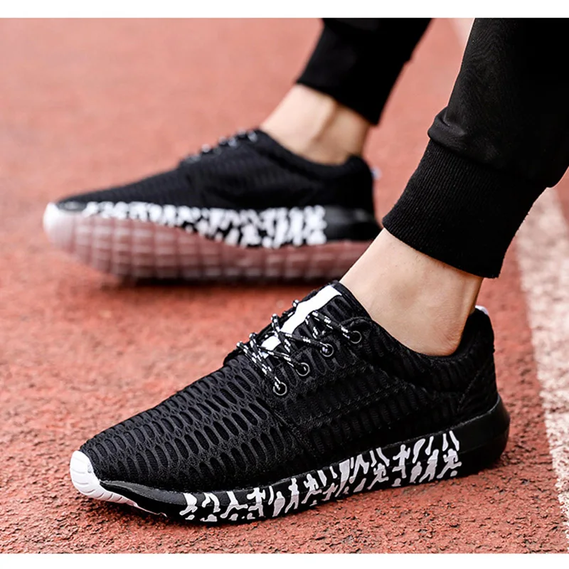 Мужские кроссовки с сеткой REETENE черные модный светильник спортивная обувь для