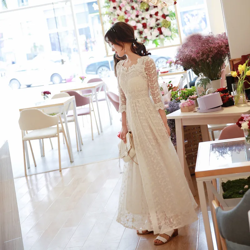 Женское кружевное платье с цветочным узором длинное ажурное и V-образным вырезом