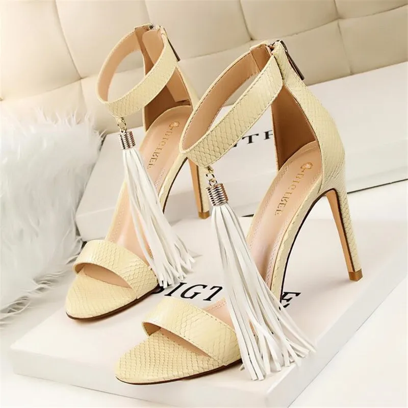 Sapato женщина для 2017 Лето Кисточкой Сандалии Европа Моды Тонкий Каблуках