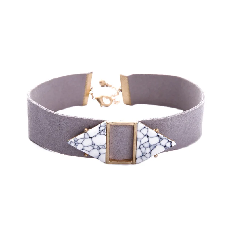 Треугольное Мраморное колье из синтетического камня серое кожаное широкое Колье