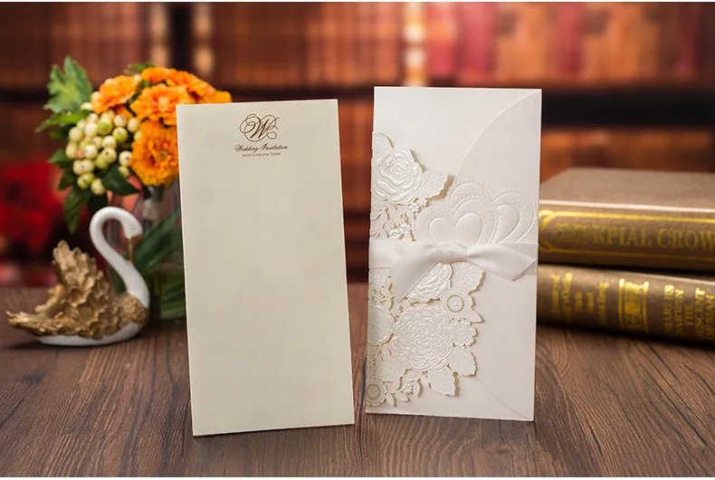 Высококачественная свадебная пригласительная открытка с лентой 113*215 мм белая и