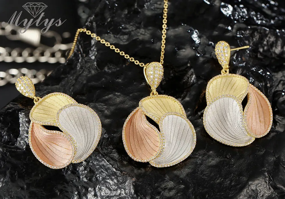 Mytys Three Tones Jewelry Sets for Women Dubai Pendant Necklace Earrings Sandblasting Brass Tricolor Gold GP Rhinestones | Украшения и