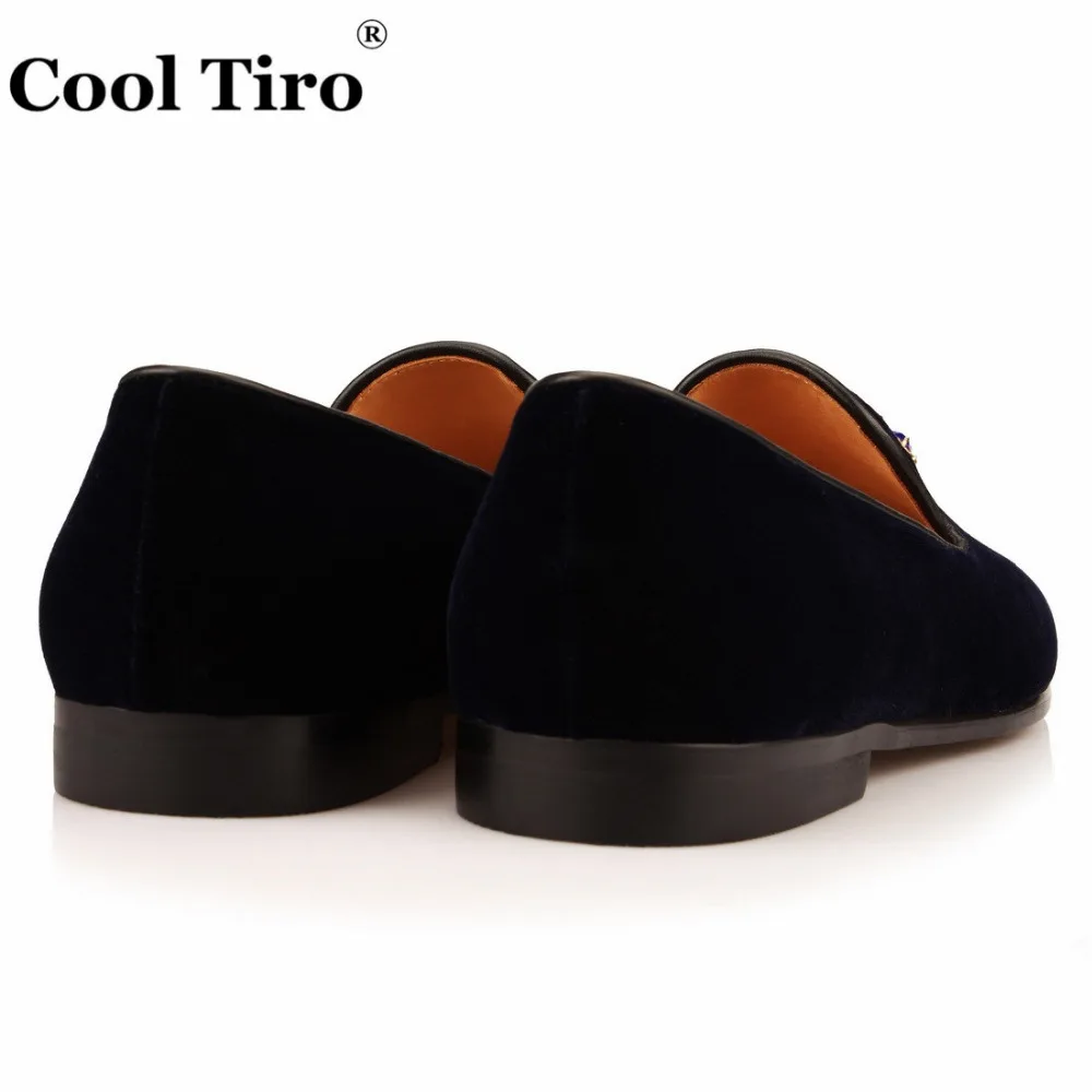 Крутая Тиро брошь с синим кристаллом мужские тапочки темно синие бархатные