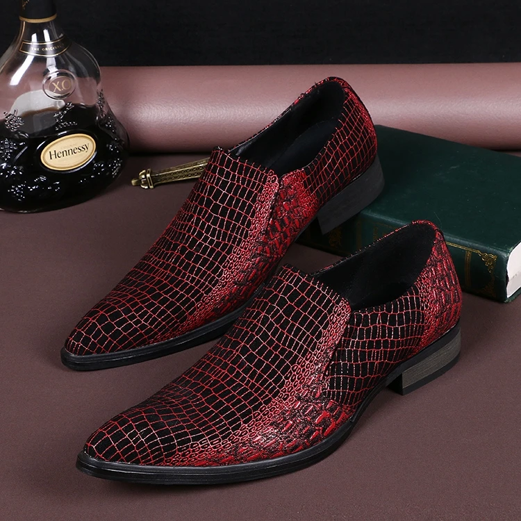 2017 г. Винтажные оксфорды красного цвета из змеиной кожи с острым носком без