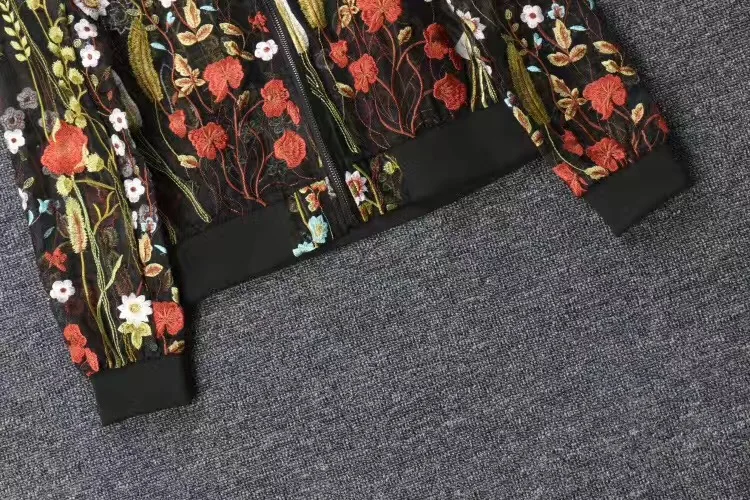 Черный с воротником стойкой и тюль длинным рукавом Красочные цветы вышиты