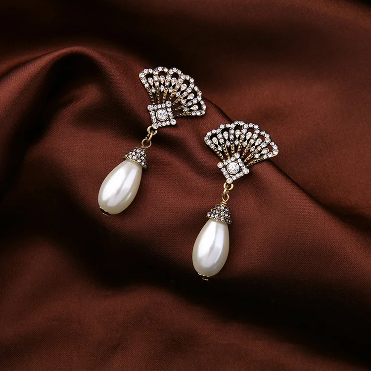 Сплав Вентилятор Форма кристалл имитация жемчуг Серьги классические модные