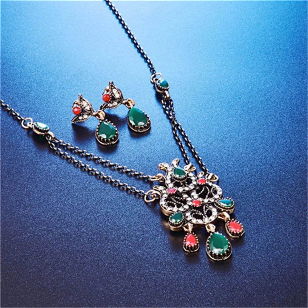Женский комплект украшений в этническом стиле колье и серьги золотого цвета с