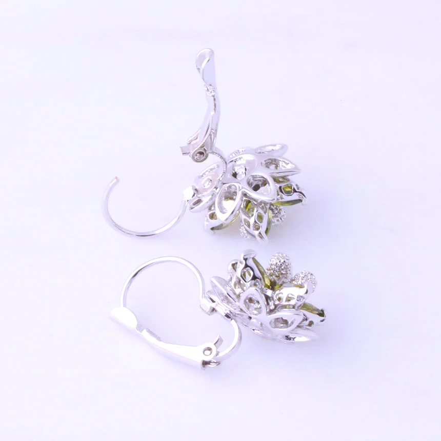 Любовный монолог великолепные зеленые серьги кольца с цветком Перидот