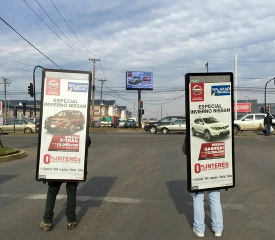 Двусторонний человеческий светодиодный рекламный щит наружная светодиодная