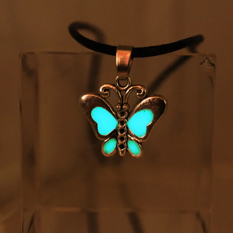 Светящееся ожерелье бабочка маленькое с кулоном светящееся в темноте светящиеся