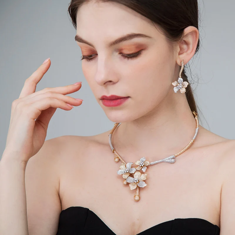 Женские серьги Blucome золотого цвета с медным цирконием и цветком в форме растений |