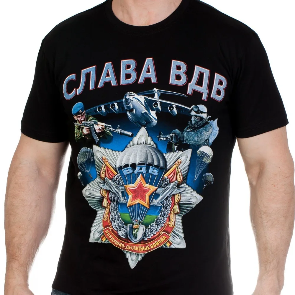 Футболка Glory To The воздушно капельным войск. На груди предлагает яркий принт