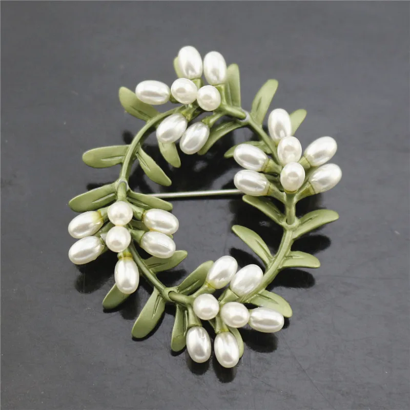 New European and American retro style exaggerated green baking paint inlaid imitation pearl alloy brooch | Украшения и аксессуары