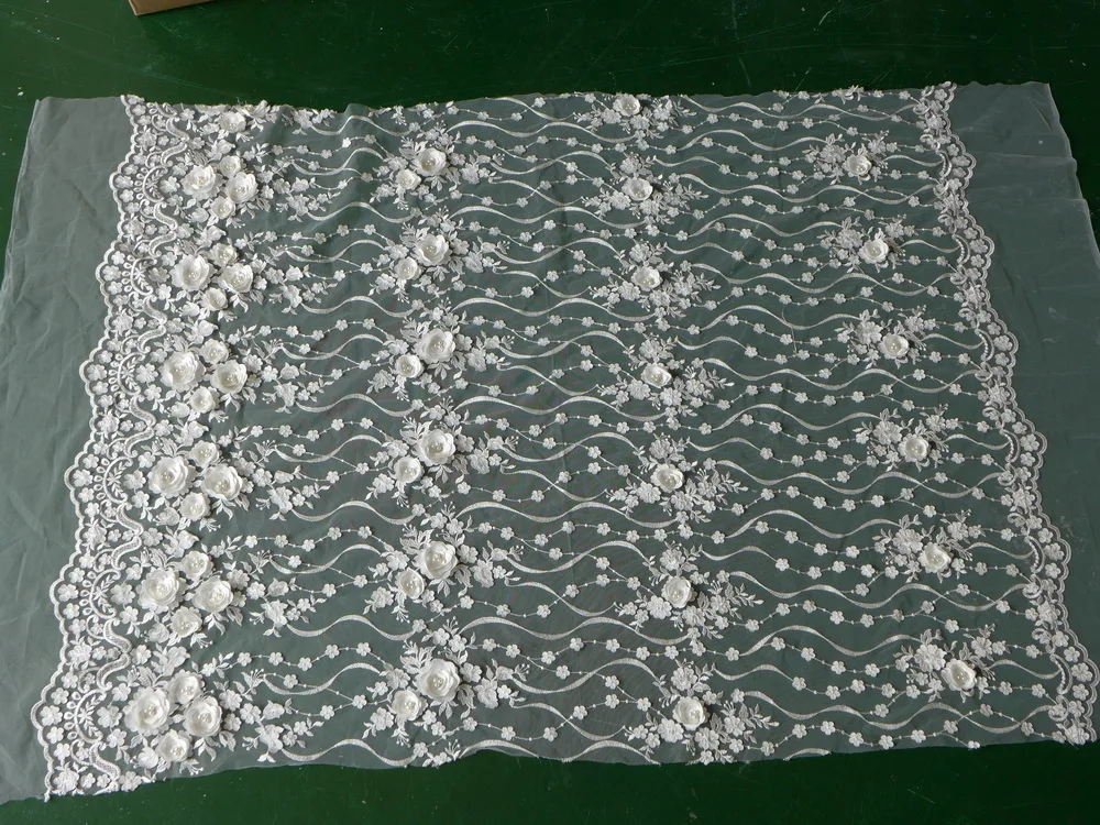 Свадебная кружевная ткань с фиолетовыми лепестками 125 см|wedding lace fabric|fabric with beadslace
