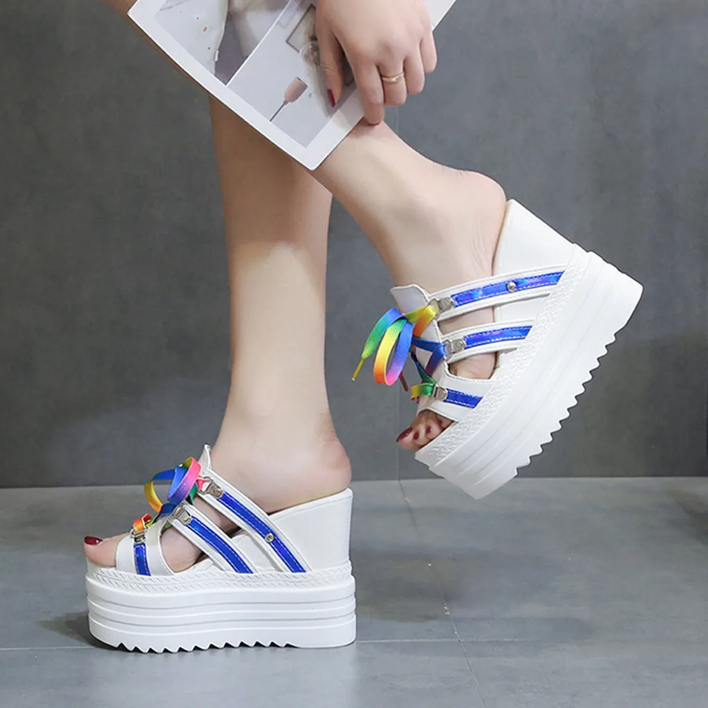 Летние женские босоножки шлепанцы модные на очень высоком каблуке толстой