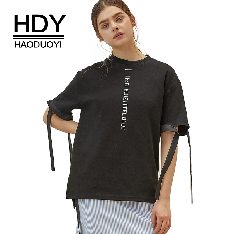 Футболка HDY Haoduoyi Женская свободная с вертикальными буквами галстуком бабочкой и