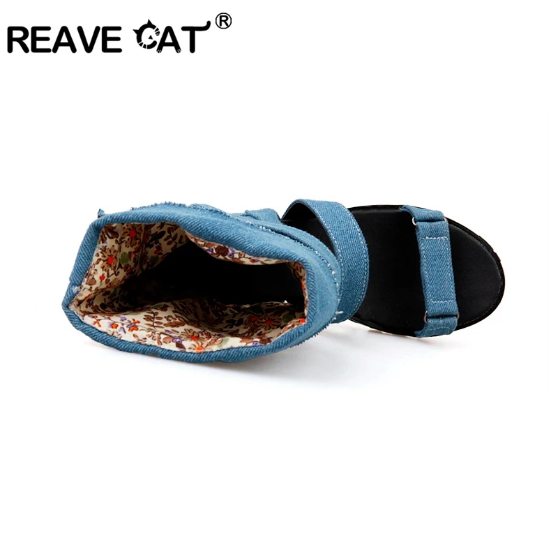 Женские джинсовые ботинки REAVE CAT летние Ботинки на каблуке с открытым носком A942