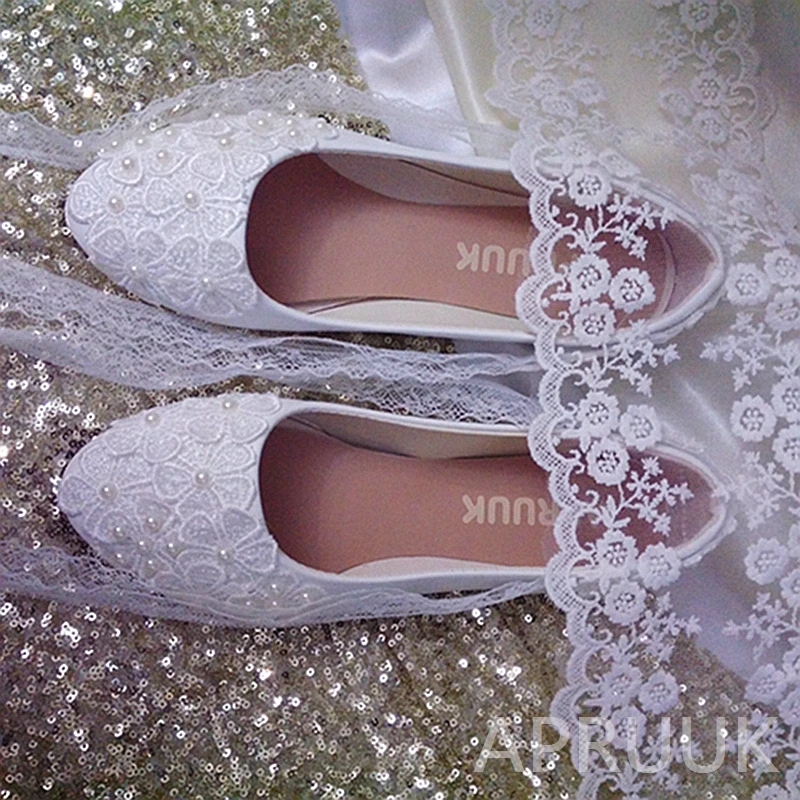Свадебные туфли на плоской подошве со шнуровкой и цветами |