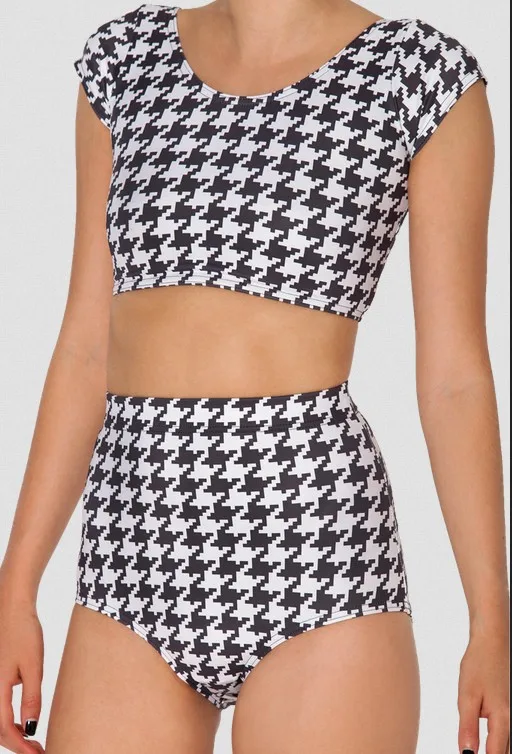 Женский трикотажный костюм EAST короткие брюки с высокой талией и принтом гусиная