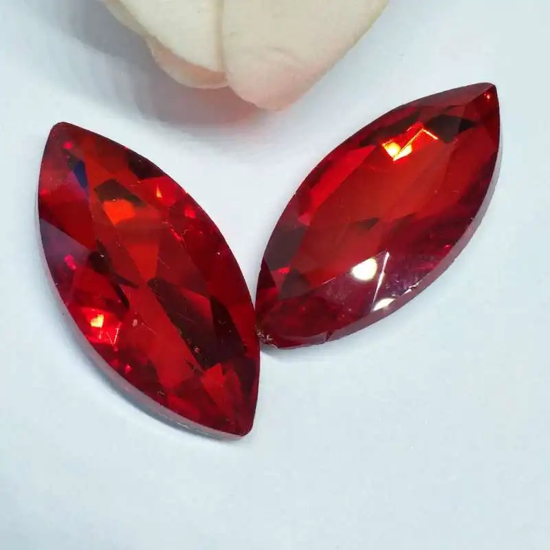 Женские джинсы и свадебные платья Red Horse eye с острым задником разные модели|sew