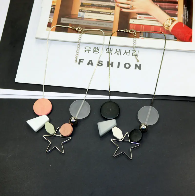 

2018 New Fashion Woman Necklace Geometric Wood Star Pendant Necklaces Long Sweater Snake Chain Accessories Jewelry