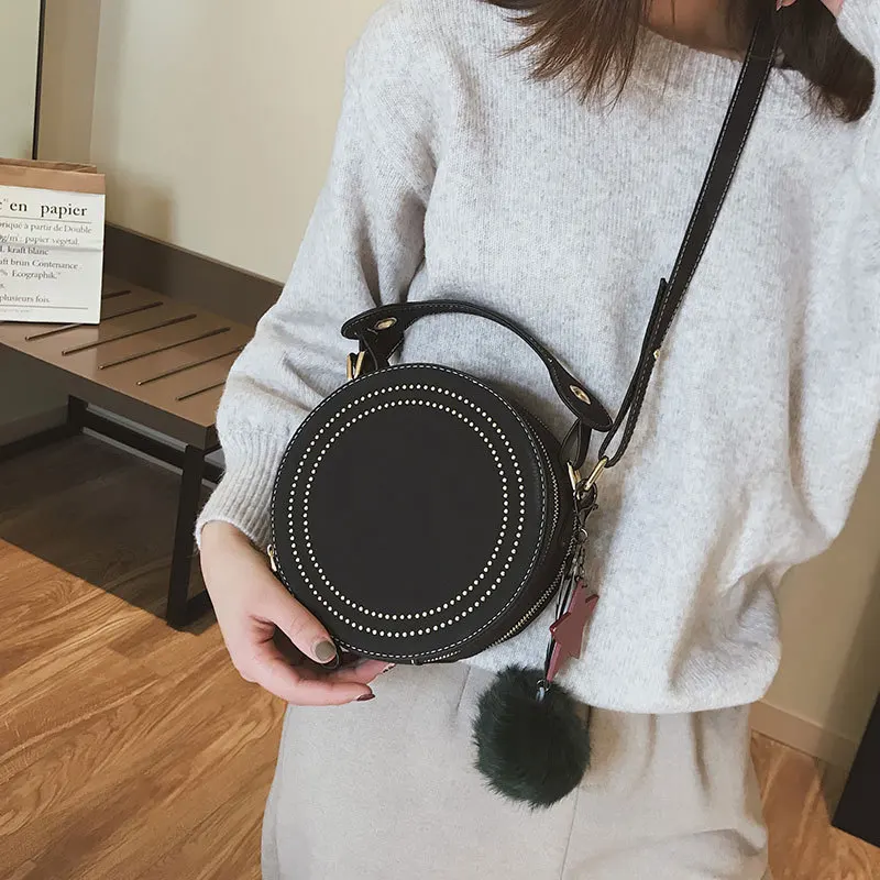 2019 женская маленькая круглая сумка модная дамская на заклепках Сумка тоут