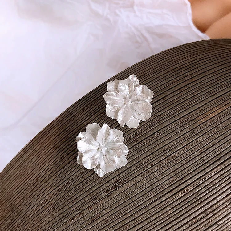 MENGJIQIAO, корейские, Новое поступление, милые, из смолы, белый цветок, большие серьги-гвоздики для женщин, модные, простые, Oorbellen Bijoux, вечерние, подарки