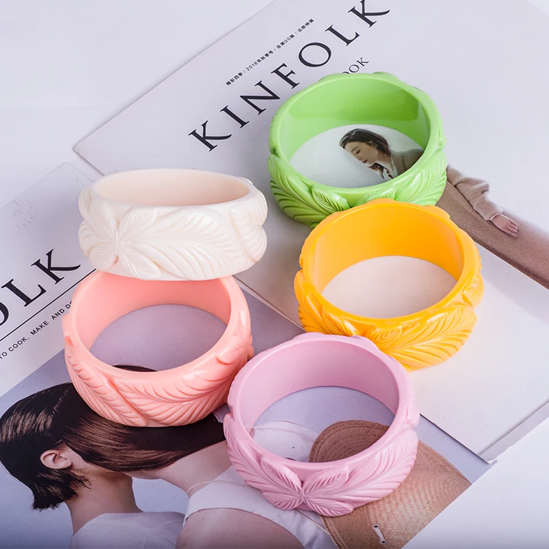 

Guanglong New Vintage Colorful Resin Acrylic Wide Leaf Bangle with Craft Charms Simple Ladies Flower Bracelet For Women Jewelry
