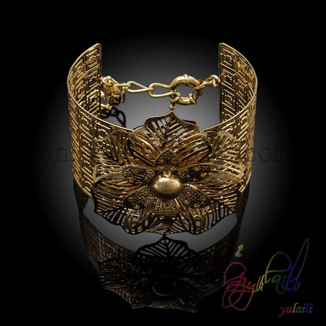 Yulaili Китай кубический циркон костюм на юбилей цветочный дизайн дамы большие