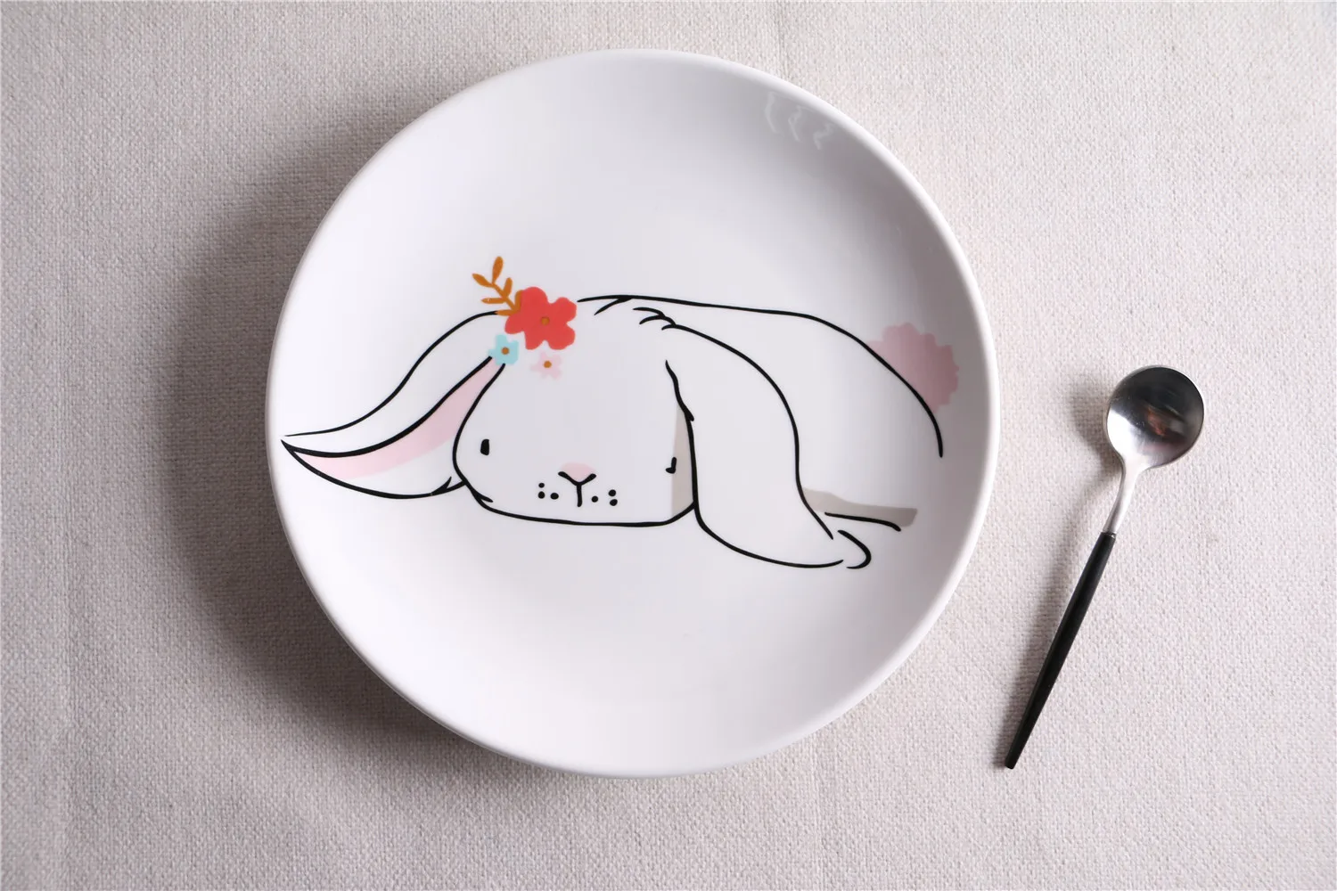 Rabbit get down Керамическая тарелка с милым мультяшным кроликом в скандинавском стиле, посуда для торта, тарелка для десертов из костяного фарфора, дренажная Фруктовая тарелка для десертов - Цвет: Rabbit get down